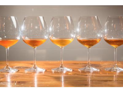 Vinul orange, o noua aparitie,  alaturi de vinul alb, rose sau rosu 
