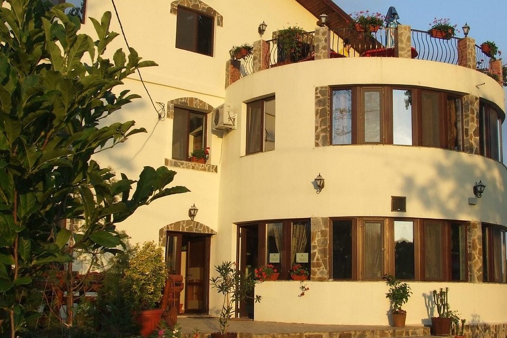 Degustare la Crama 1000 de Chipuri, la Casa Colinelor- locul unde nu esti refuzat niciodata!